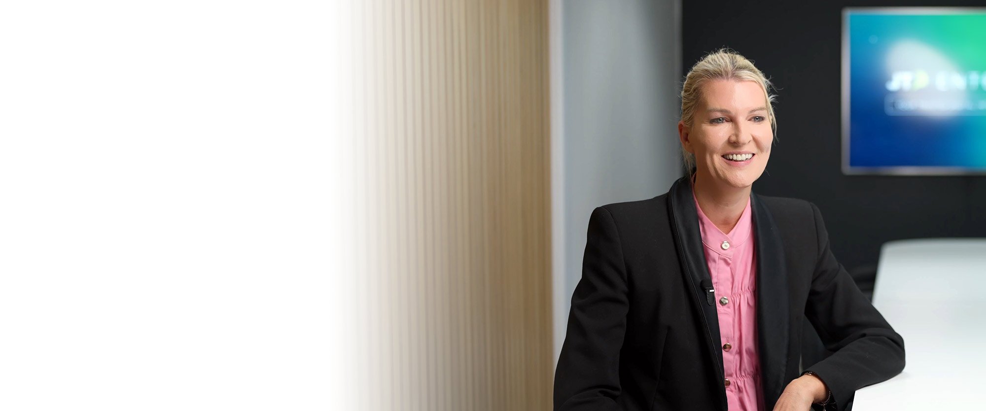 sara-header-1 sara-header-1